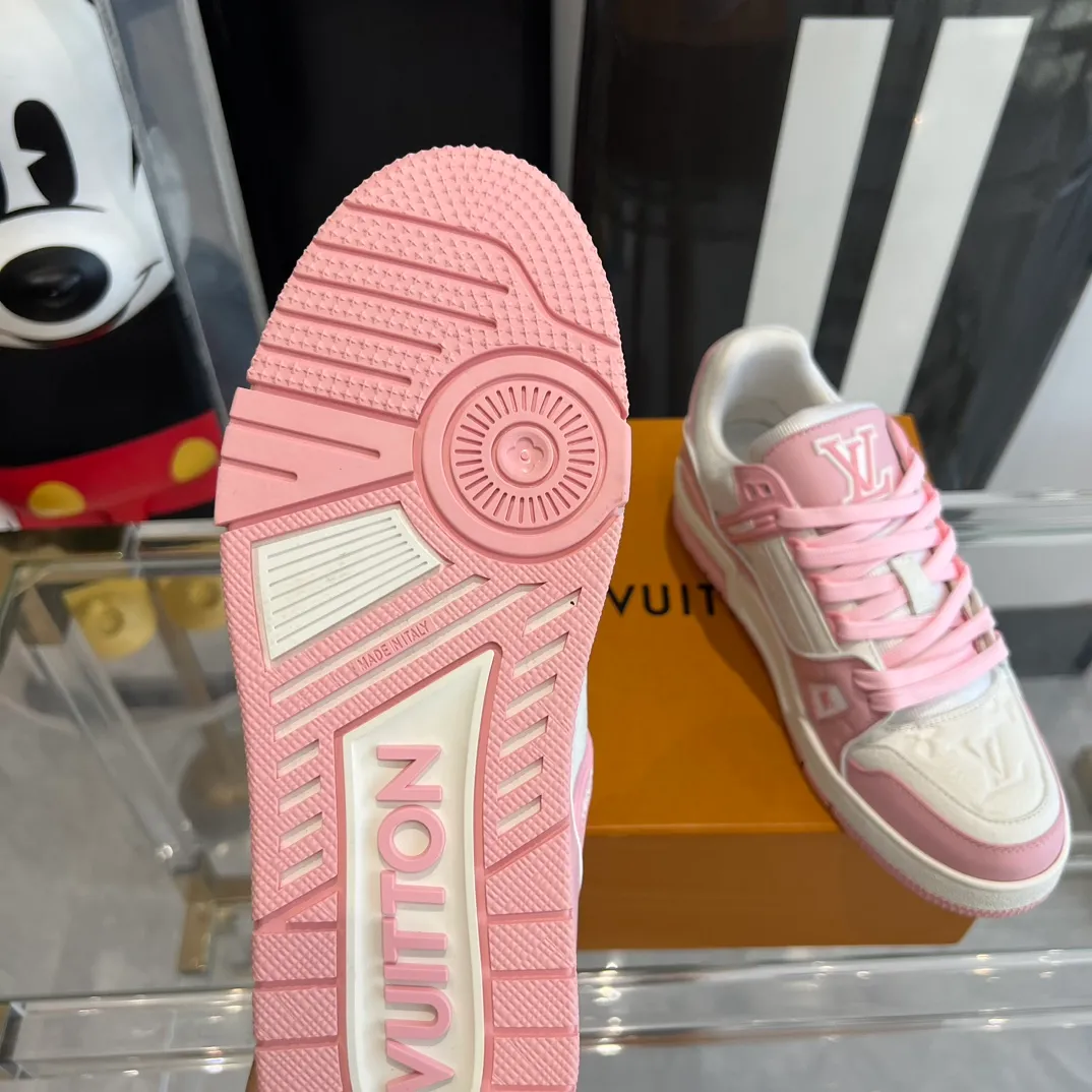👟👟Ex-factory price 840👟👟 Women's shoes, women's clothing, couple models 👫LV Trainer series basketball sneakers🌟 Original open mold T👟👟Ex-factory price U outsole The texture is the same as the original ⚠️Original development Top version All details are consistent with the original ⚠️ Code number: 35-45